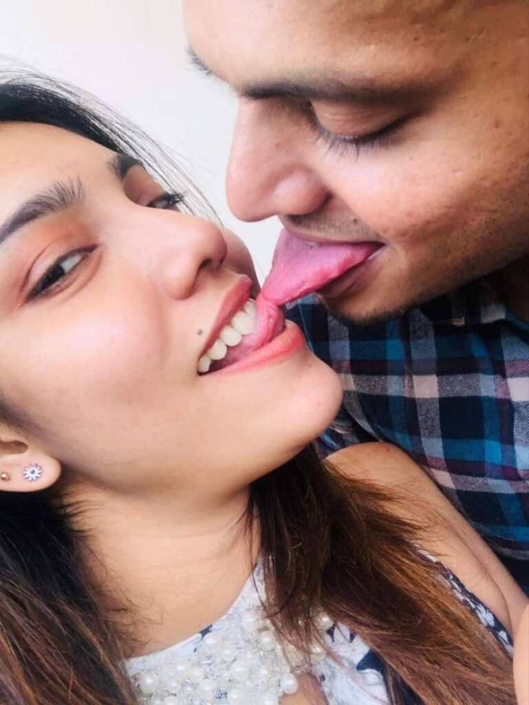 Indian Hot Couples Romance And Masti During Click Some Pictures 20+Pics  Collection Zip - DESIMMS69.COM