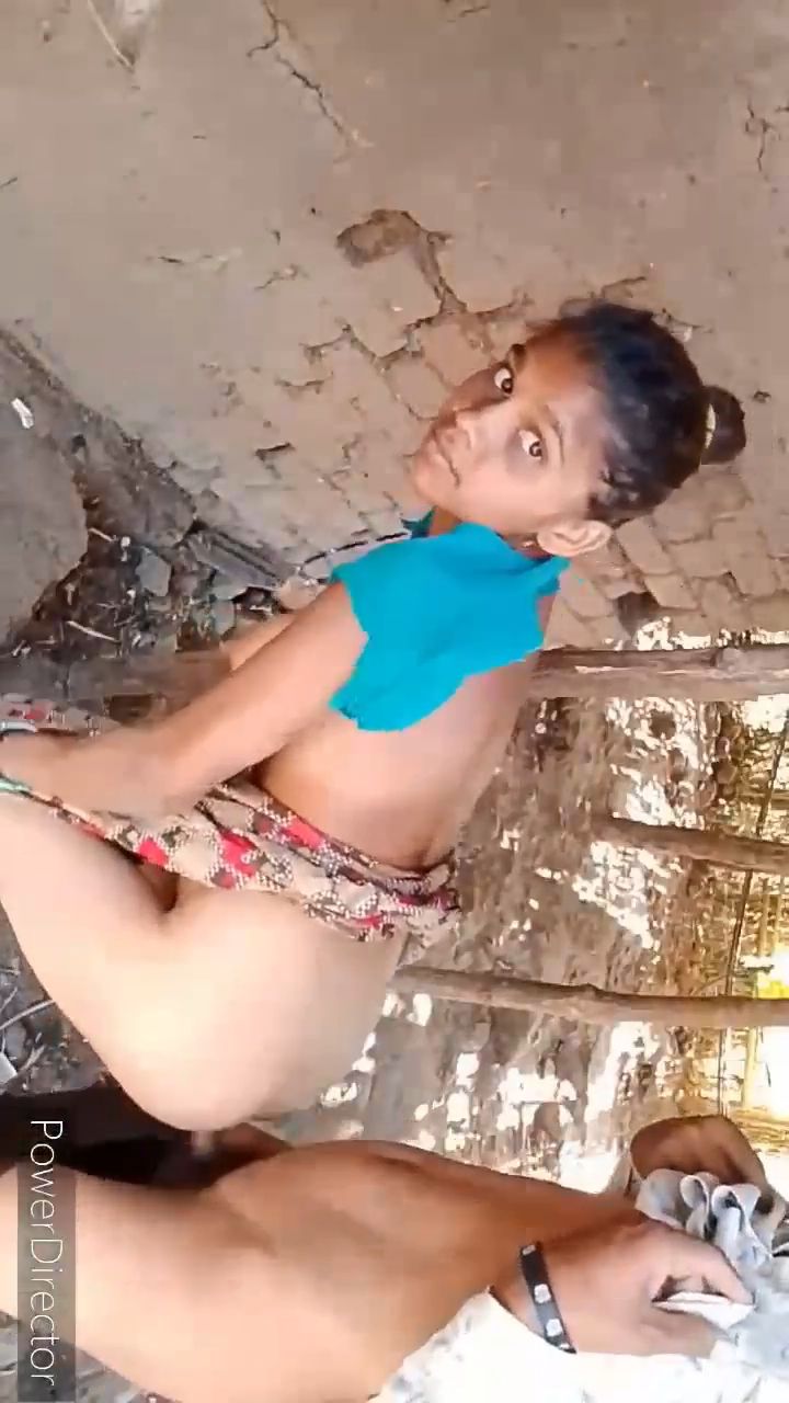 Village Bhabhi Anal Fuck In Open Space With Bhojpuri Boyfriend -  DESIMMS69.COM