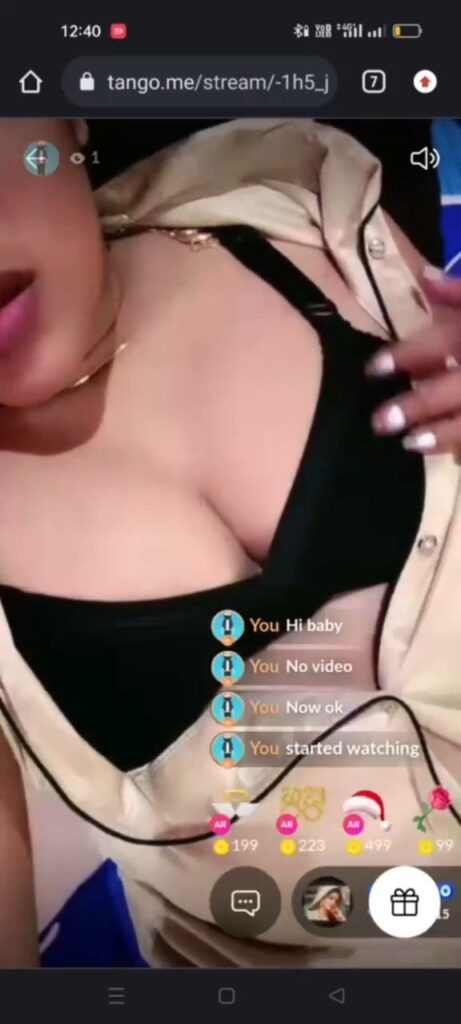 Vinee show big boobs on tango live 