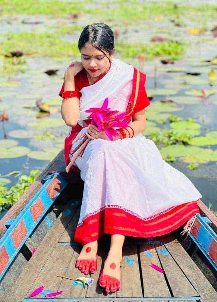 Bengali girl nude bathing 