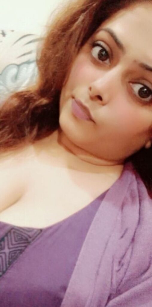 Desi Bhabhi big boobs 