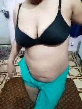 Indian bhabhi boobs show 