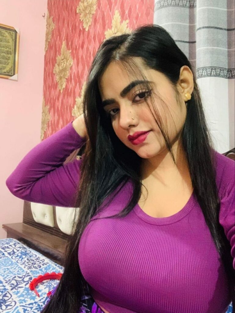 Pakistani tiktoker girl boobs show 