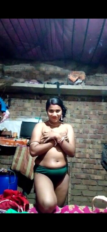 Village Bhabhi Boobs pressing 