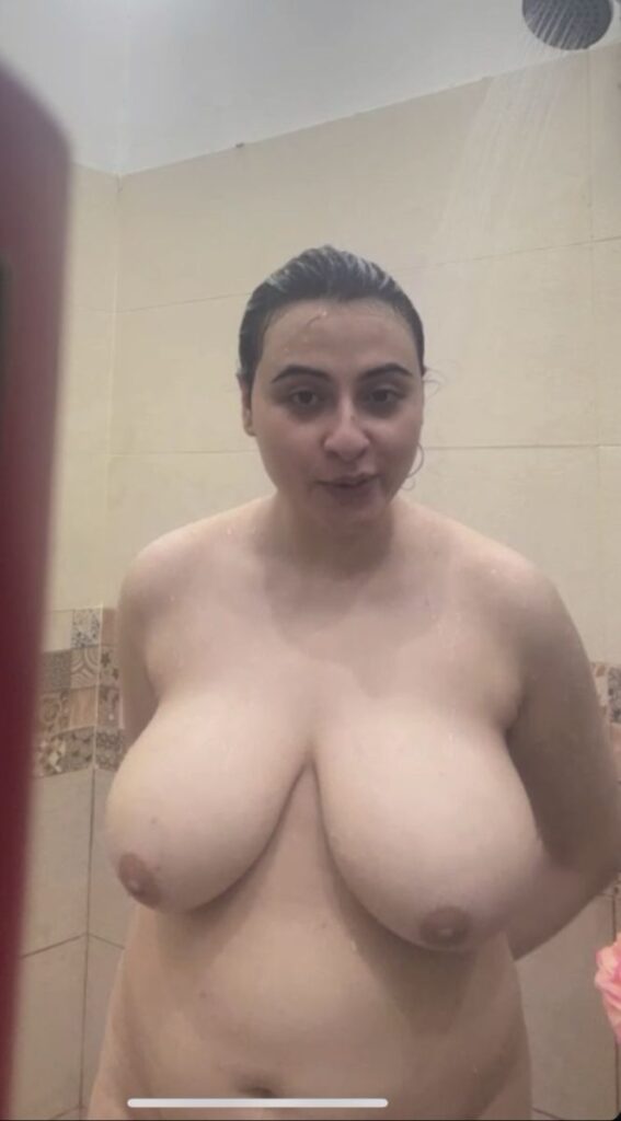 Busty Girl Nude Bathing 