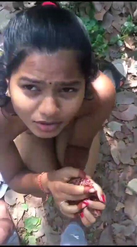 Indian Girl Blowjob In Outdoor 