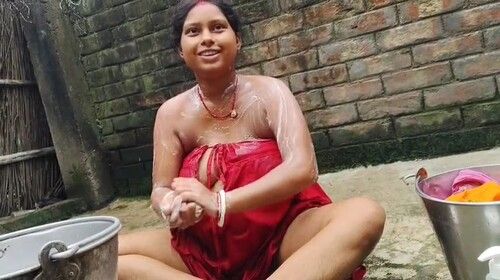 Village Bhabhi Full Nude Bathing 